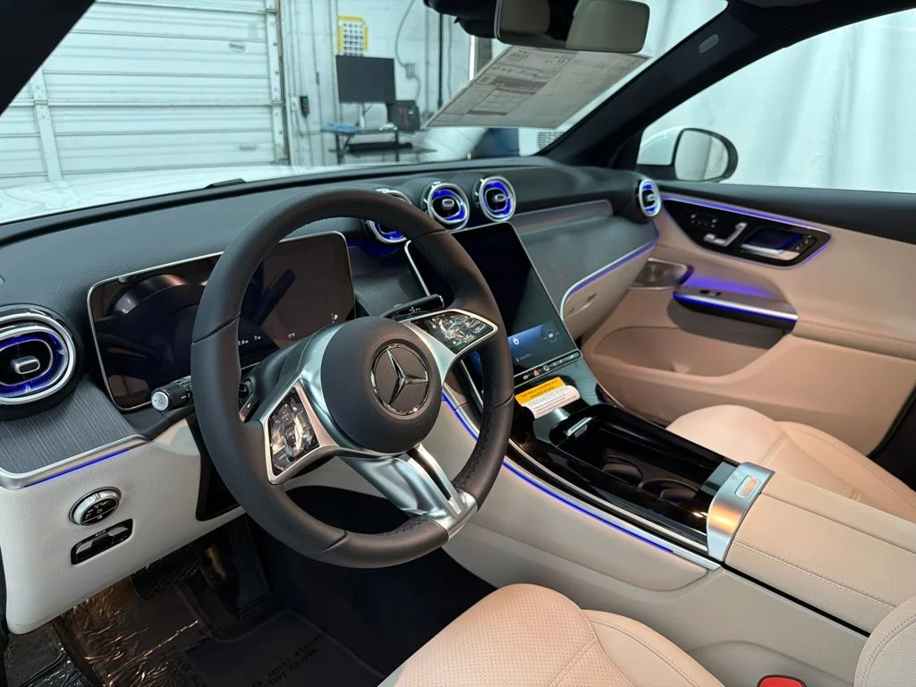 New 2027 White Mercedes-Benz GLC 300 image 13