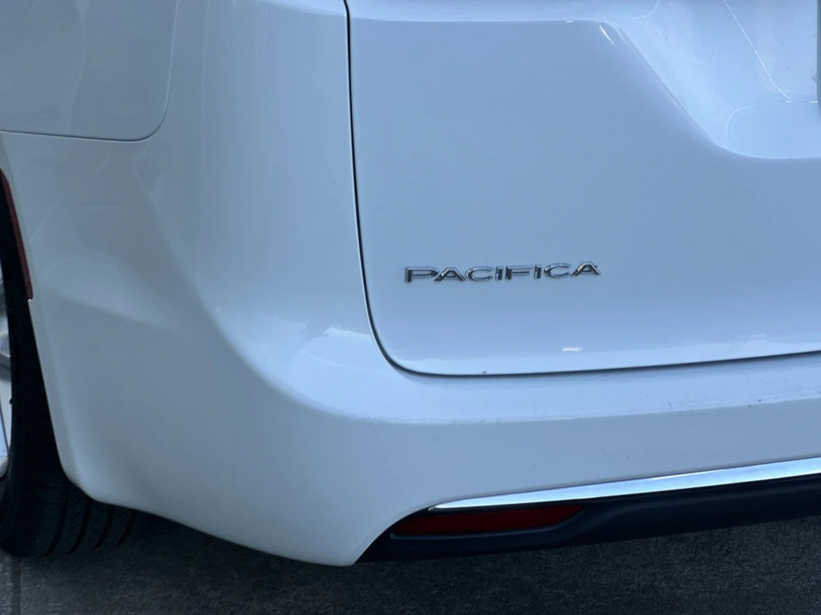 Used 2022 Bright White Clearcoat Chrysler Touring L image 25