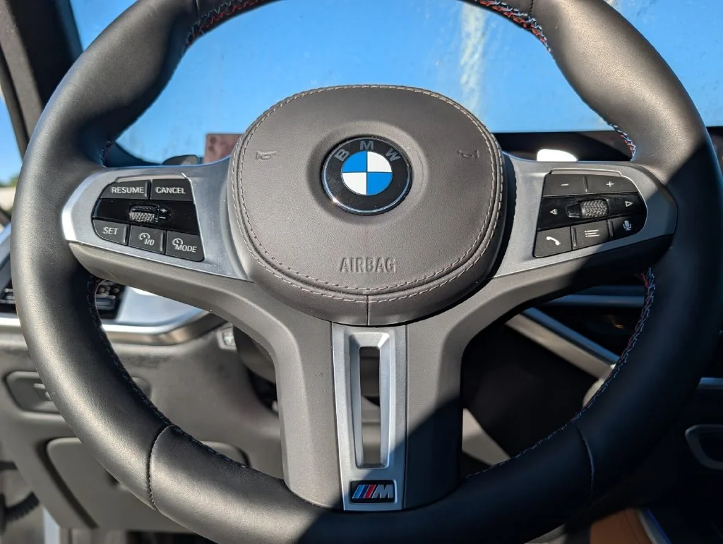Used 2025 White BMW M60i image 18