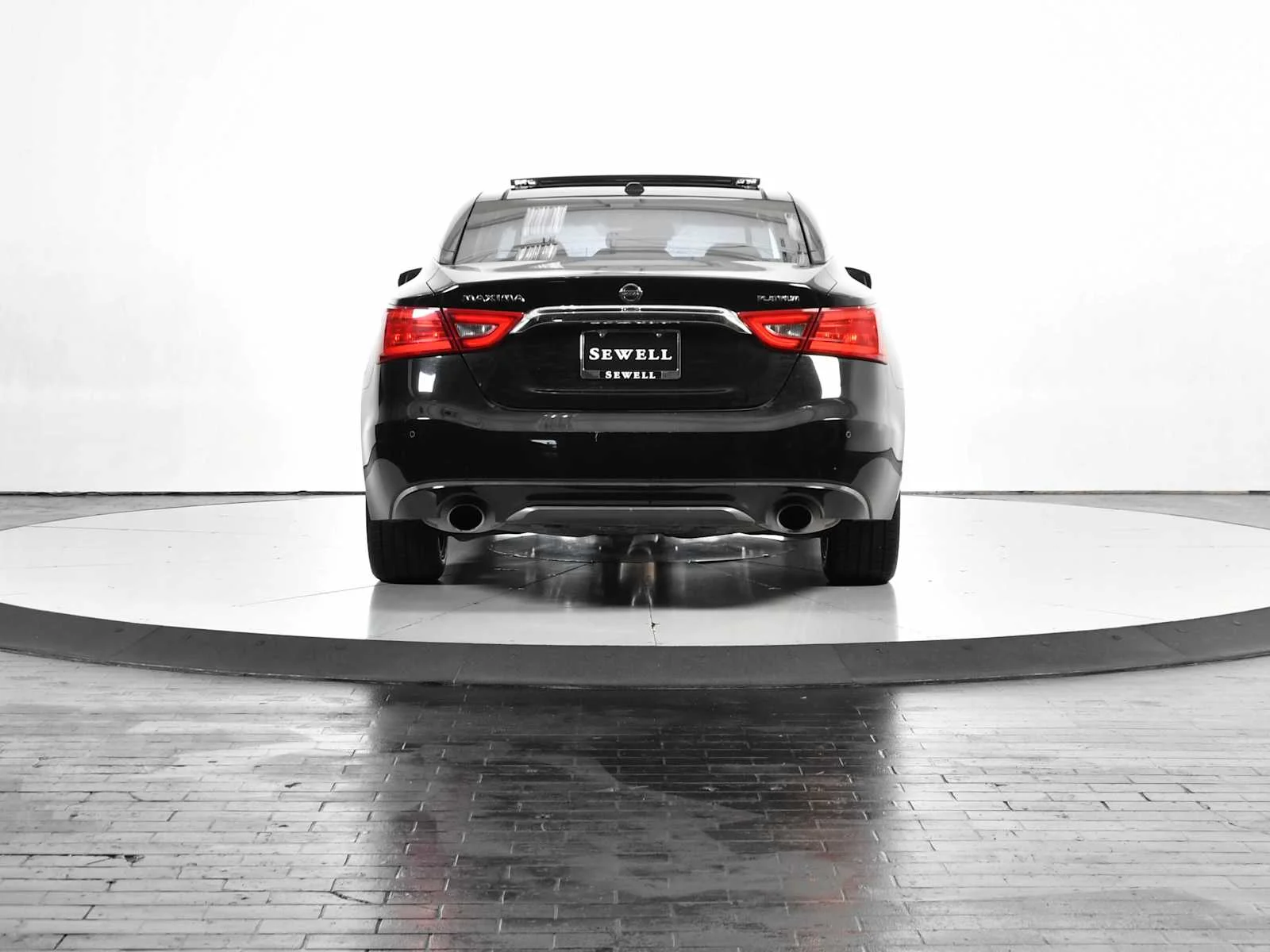 Used 2016 Super Black Nissan 3.5 Platinum image 5
