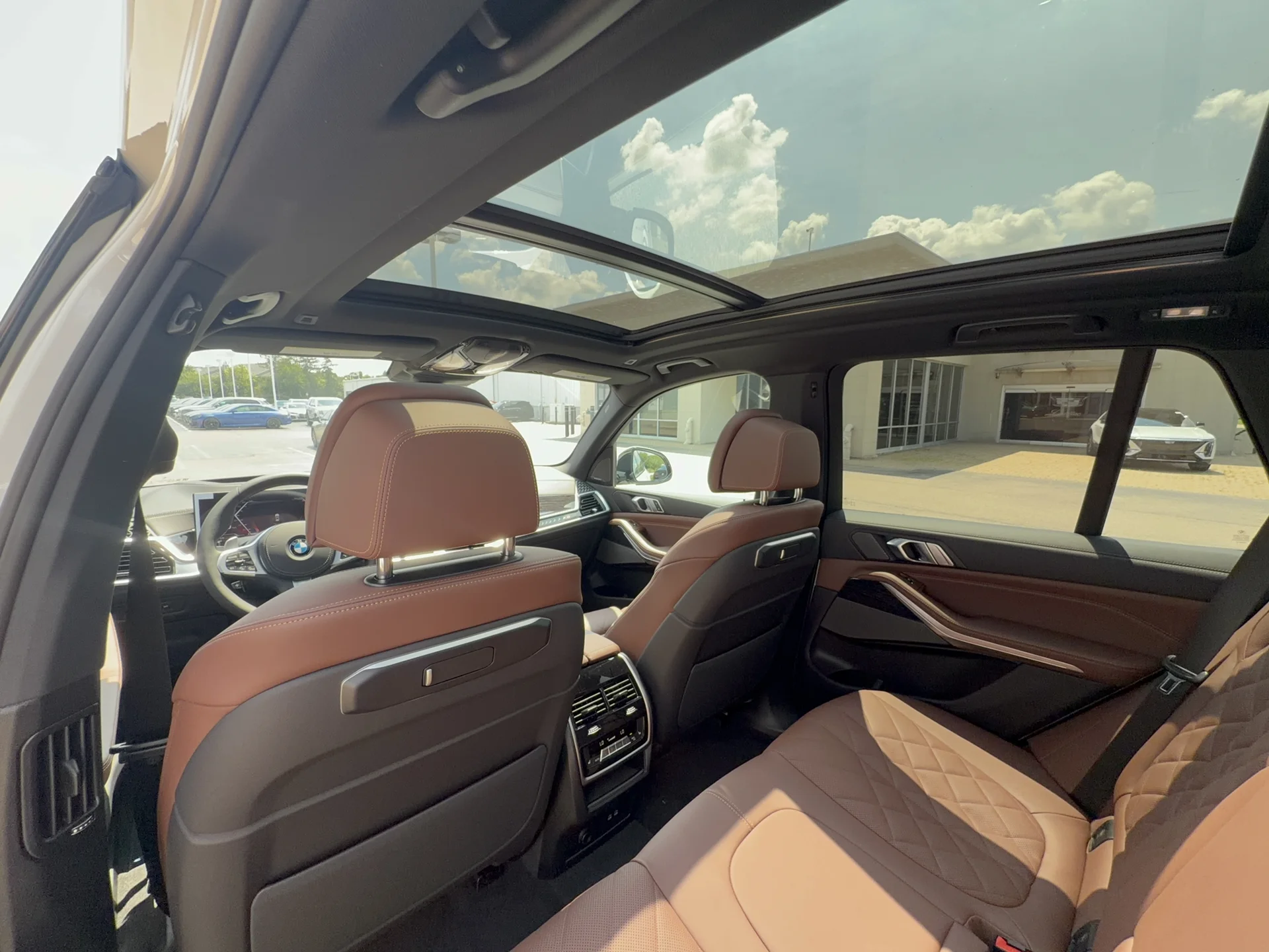New 2026 Mineral White Metallic BMW xDrive40i image 27