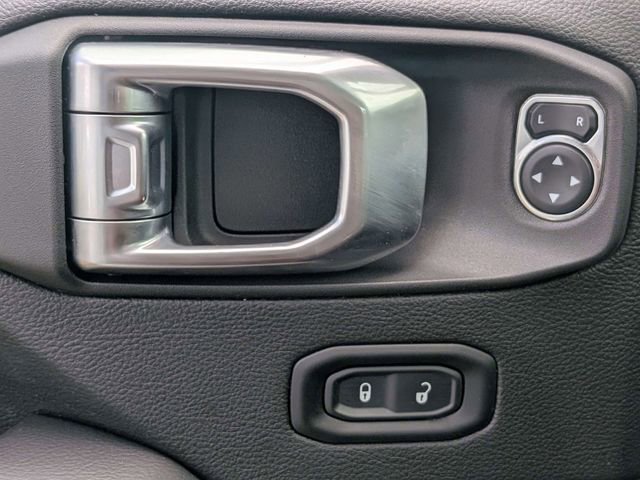 Used 2022 Bright White Cl Jeep Unlimited Rubicon image 19