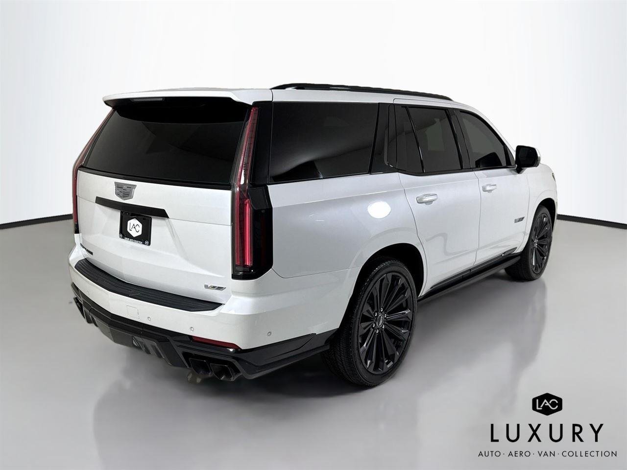 Used 2025 Crystal White Tricoat Cadillac AWD V-Series | Rear TVs | Super Cruise image 6