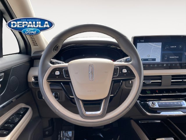 Used 2023 White Lincoln Standard image 15