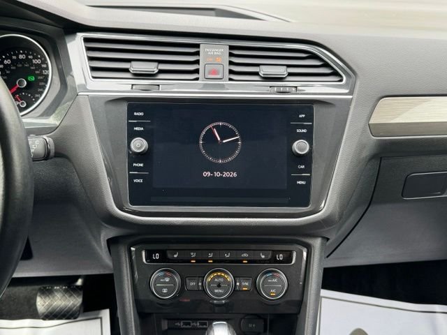 Used 2019 Deep Black Volkswagen 2.0T SE image 26