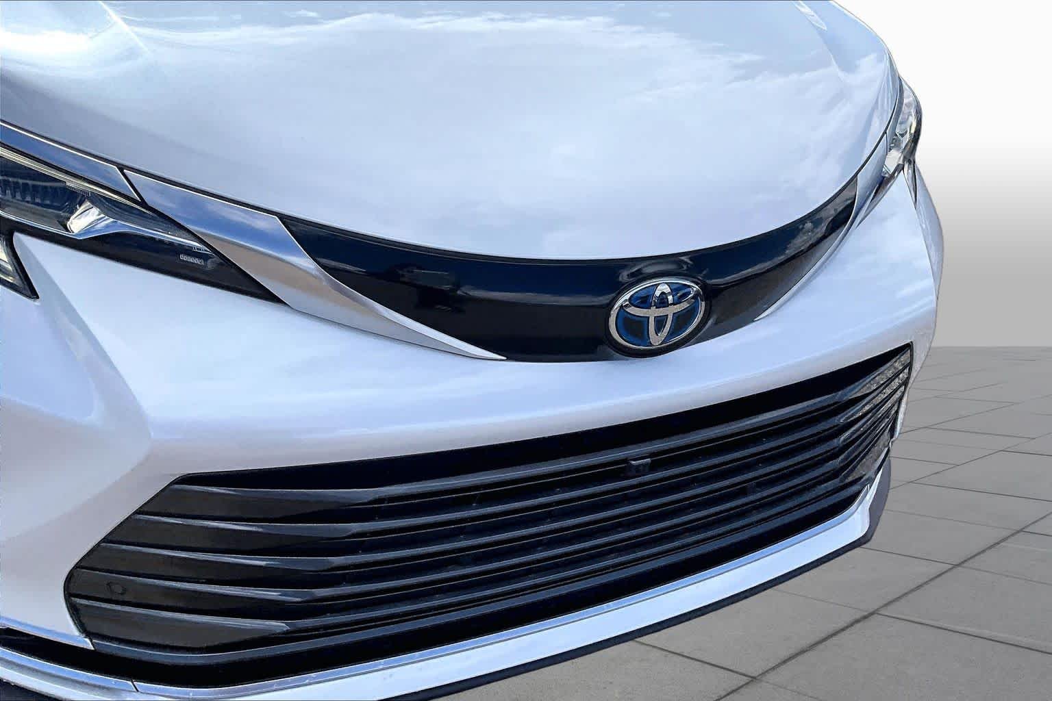 Used 2025 Wind Chill Pearl Toyota Platinum image 27