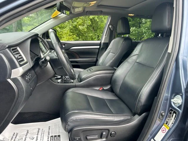 Used 2019 Blue Toyota XLE image 15