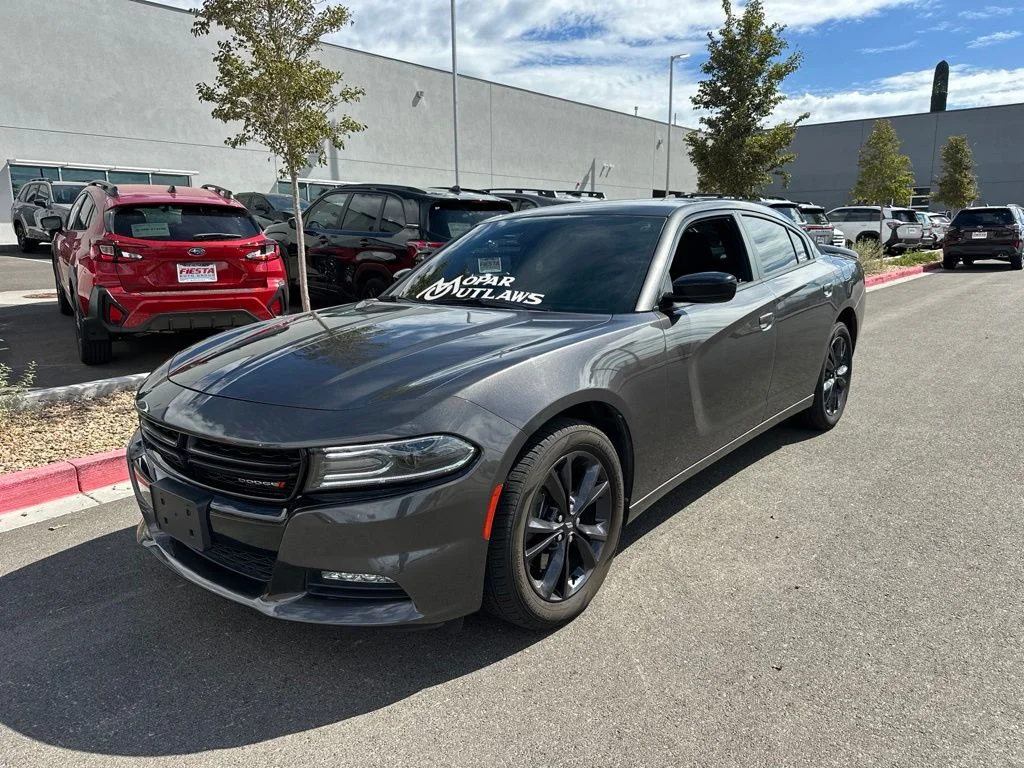 Used 2021 Gray Dodge SXT image 1