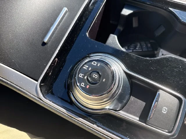 Used 2019 Gray Ford SEL image 28
