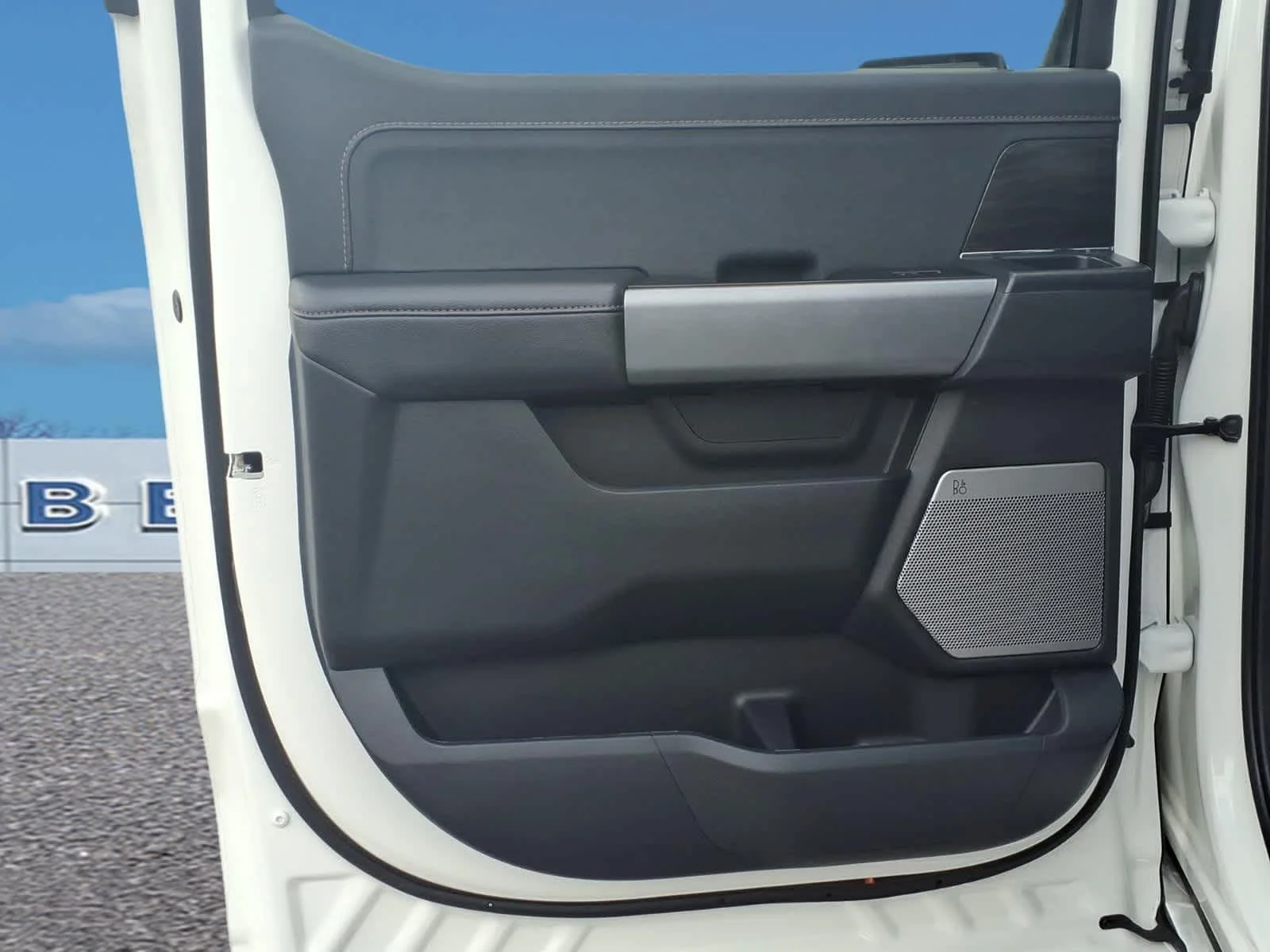 Used 2025 Star White Metallic Tri-Coat Ford LARIAT image 28