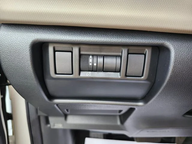 Used 2026 White Subaru Base image 35