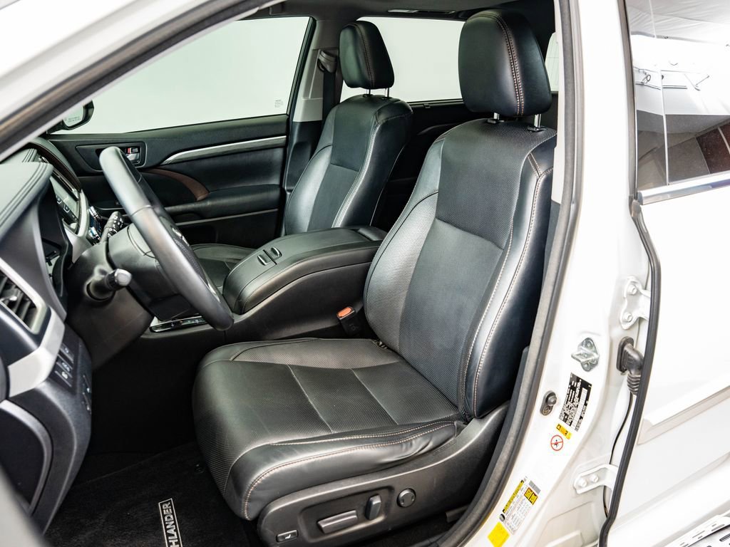 Used 2017 Blizzard Pearl Toyota Limited image 25