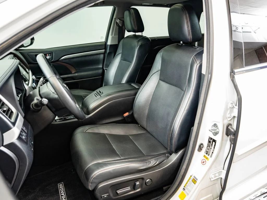 Used 2017 Blizzard Pearl Toyota Limited image 25