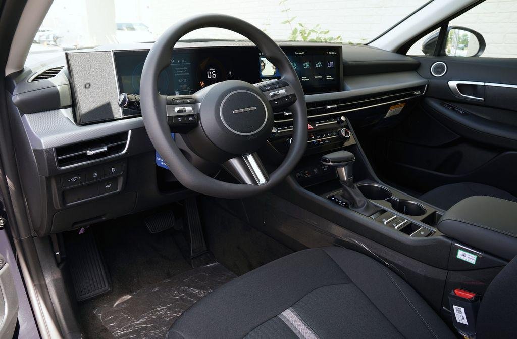 New 2026 Carbon Blue Hyundai SE image 11