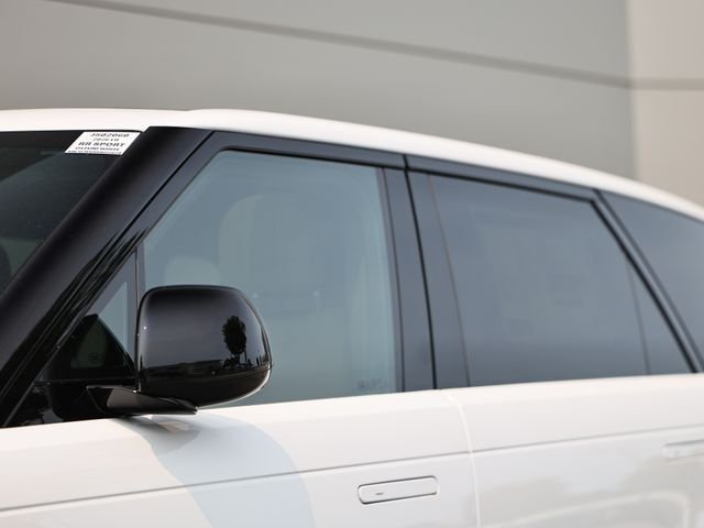 New 2026 Ostuni Pearl White LAND ROVER Dynamic SE image 3