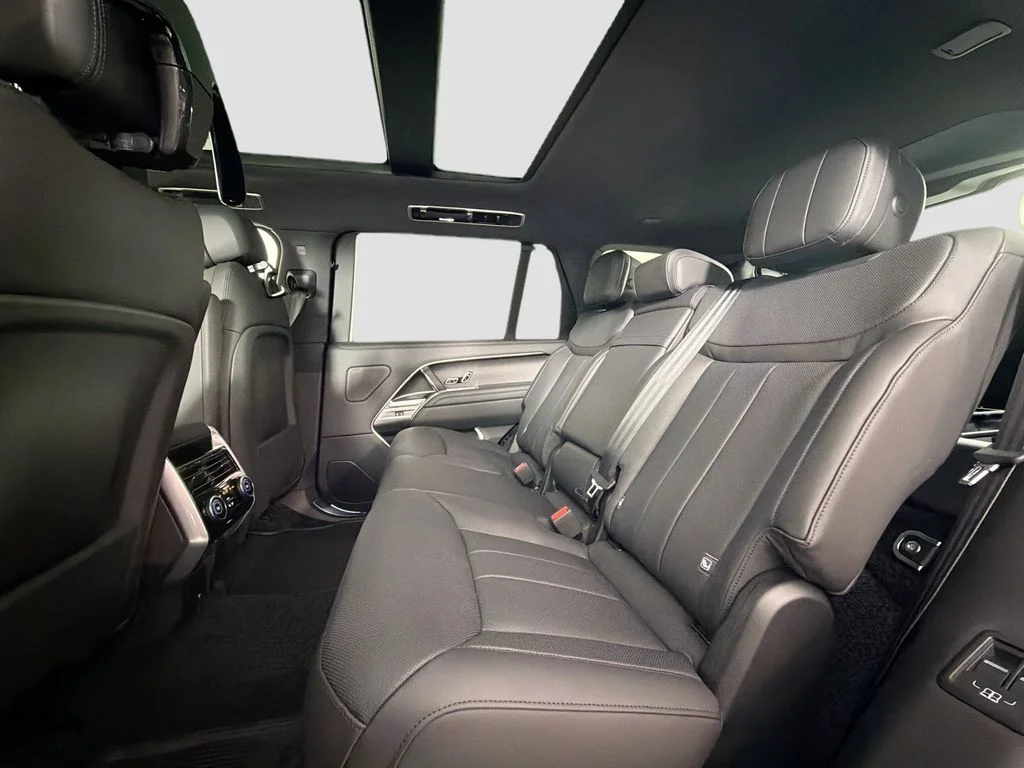 New 2026 Carpathian Gray Premium Metallic Land Rover SE image 26
