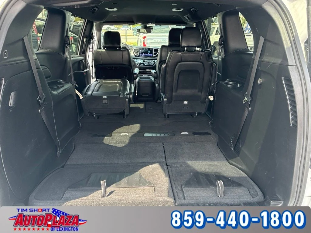 Used 2025 White Chrysler Select image 20