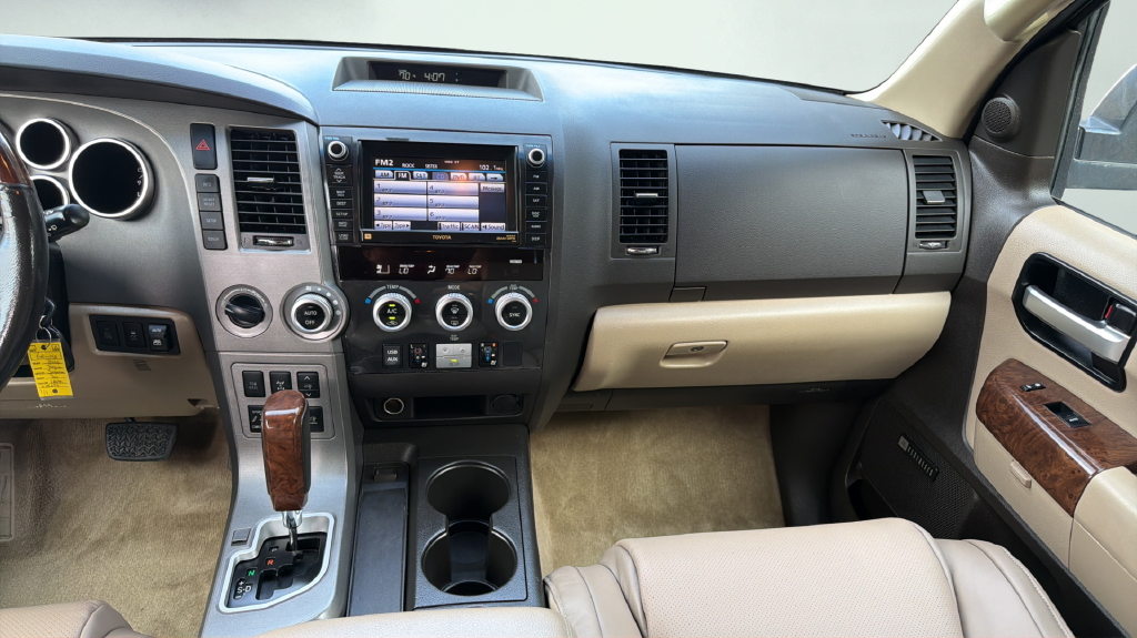 Used 2010 Super White Toyota Platinum image 14