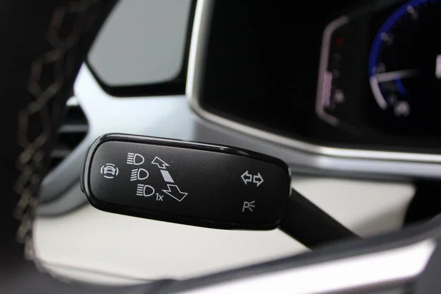 2025 Volkswagen Taos SEL - Photo 10