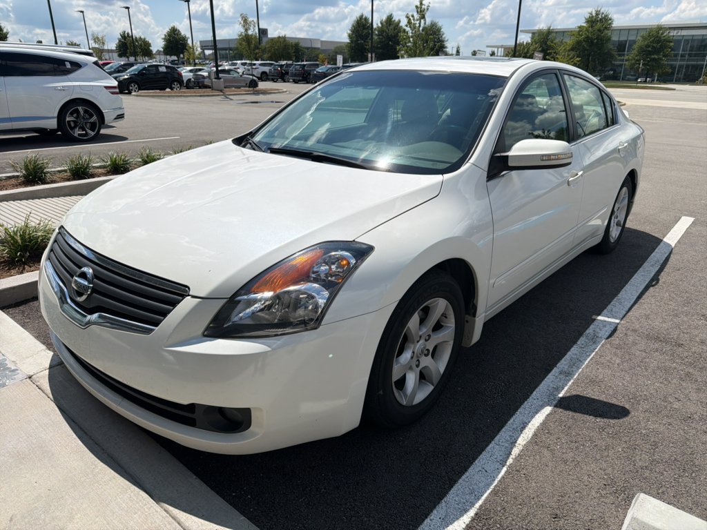 Used 2007 Winter Frost Nissan 3.5 SL image 2