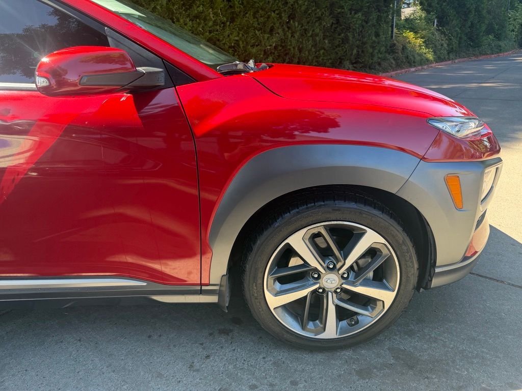 Used 2021 Pulse Red Hyundai Limited image 2