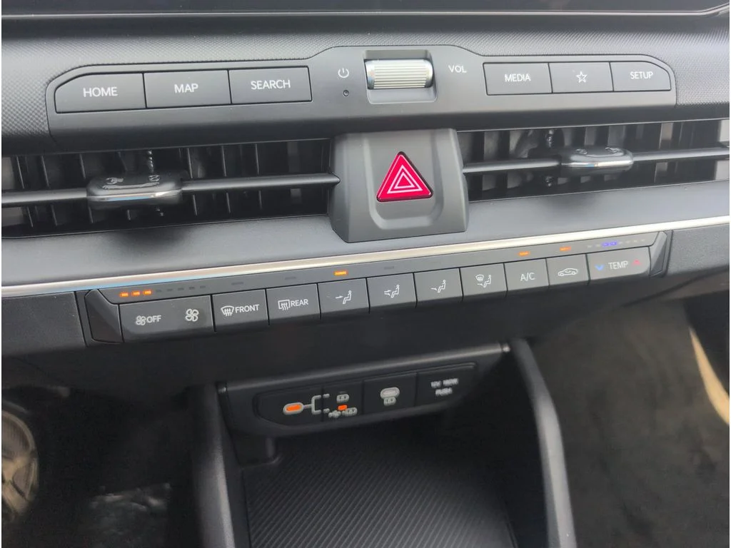 2025 Kia K4 LXS - Photo 29