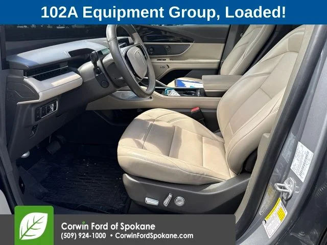 Used 2025 Gray Metallic Lincoln Premiere image 7