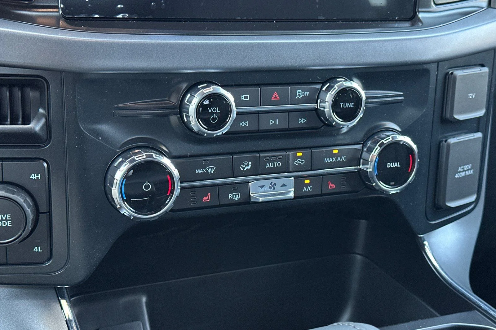 New 2026 Carbonized Gray Metallic Ford XLT image 19