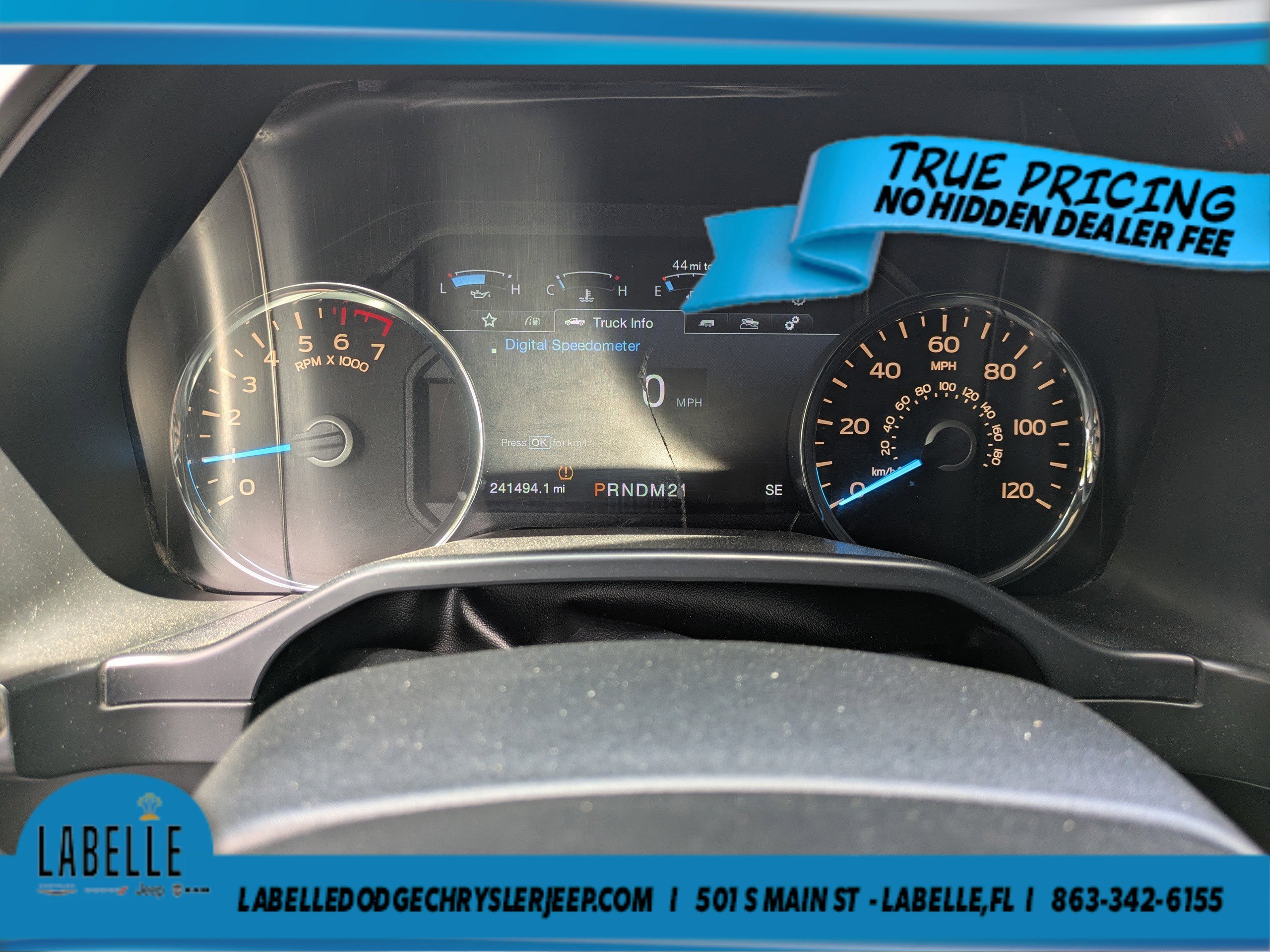 Used 2015  Ford Lariat image 25