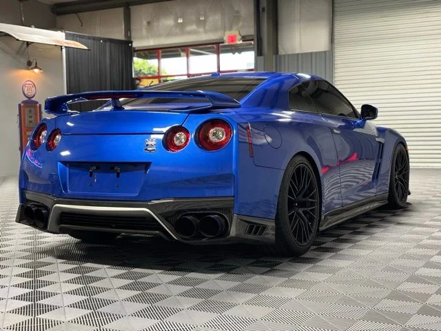 Used 2020 Blue Nissan Premium image 4