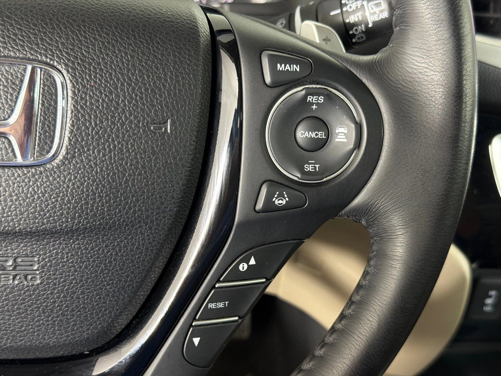 Used 2018 White Diamond Pearl Honda Touring image 28
