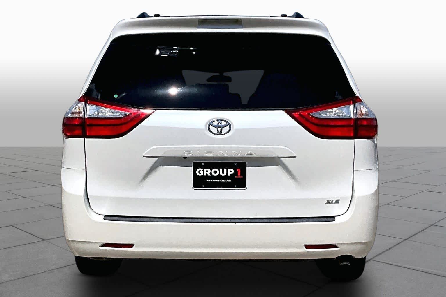 Used 2015 Blizzard Pearl Toyota XLE image 5