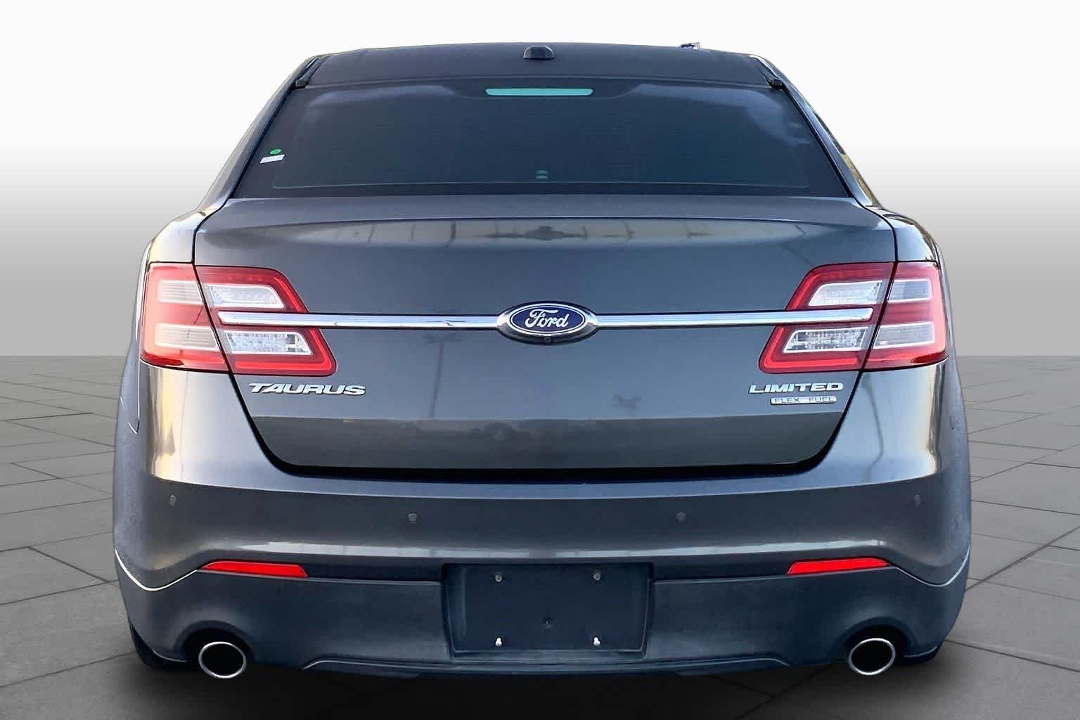 Pre-Owned 2017 Ford Taurus Limited