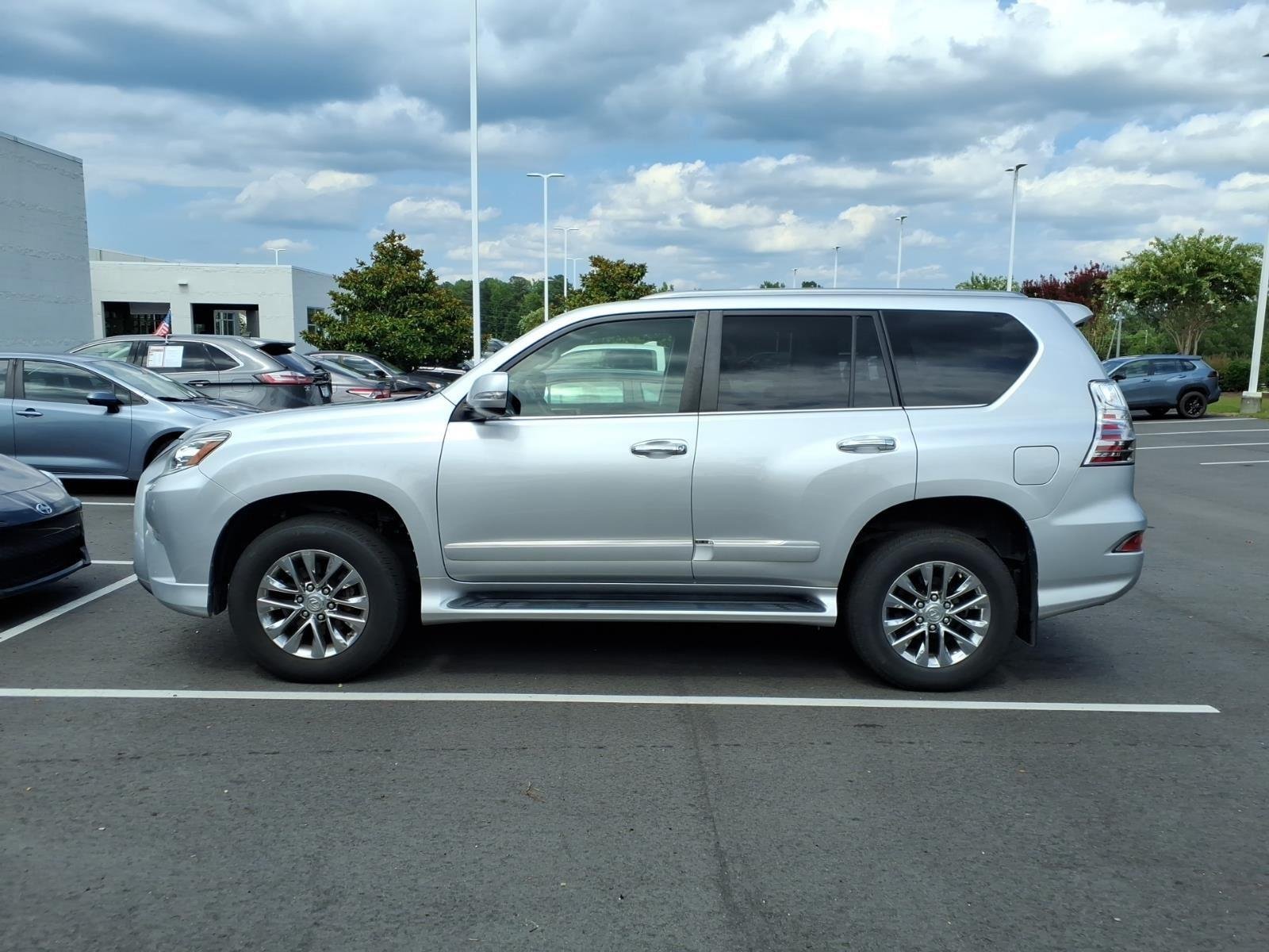 Used 2019 Silver Lining Metallic Lexus GX 460 Premium image 2