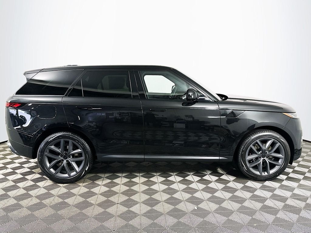 New 2026 Santorini Black Land Rover SE image 4