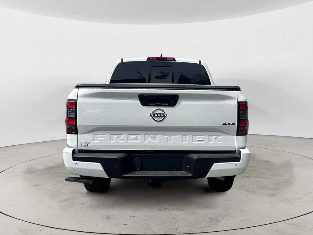 New 2026 Glacier White Nissan SV image 4