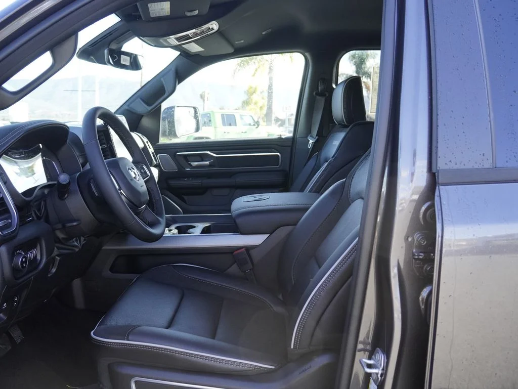 New 2026 Granite Crystal Metallic Clear-Coat Exterior Paint RAM Laramie image 23