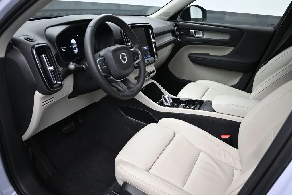 Certified Used 2024 Cloud Blue Volvo Ultimate image 9