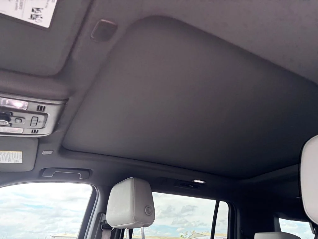 Used 2023 White Chevrolet Z71 image 14