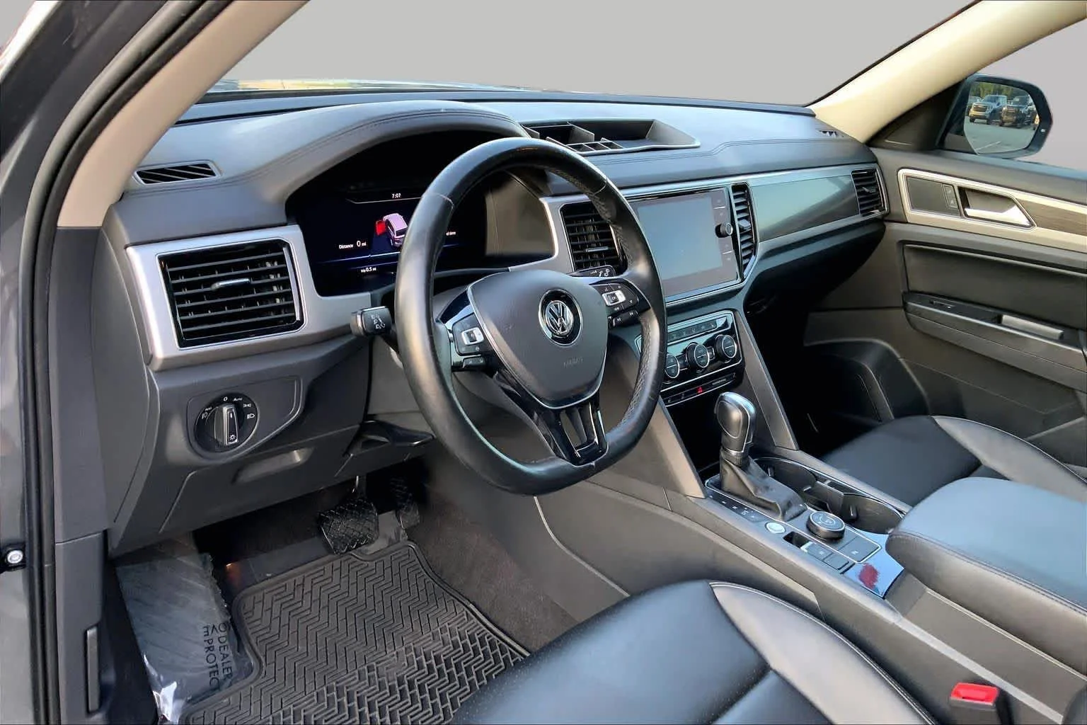 Used 2019 Platinum Gray Metallic Volkswagen 3.6L V6 SEL image 17