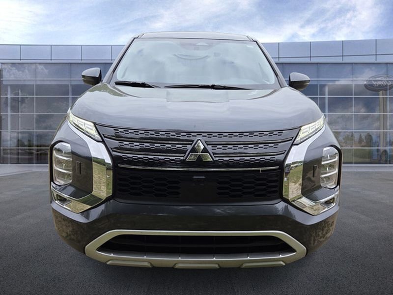Used 2024 White Diamond / Black Mitsubishi SE Ralliart image 3