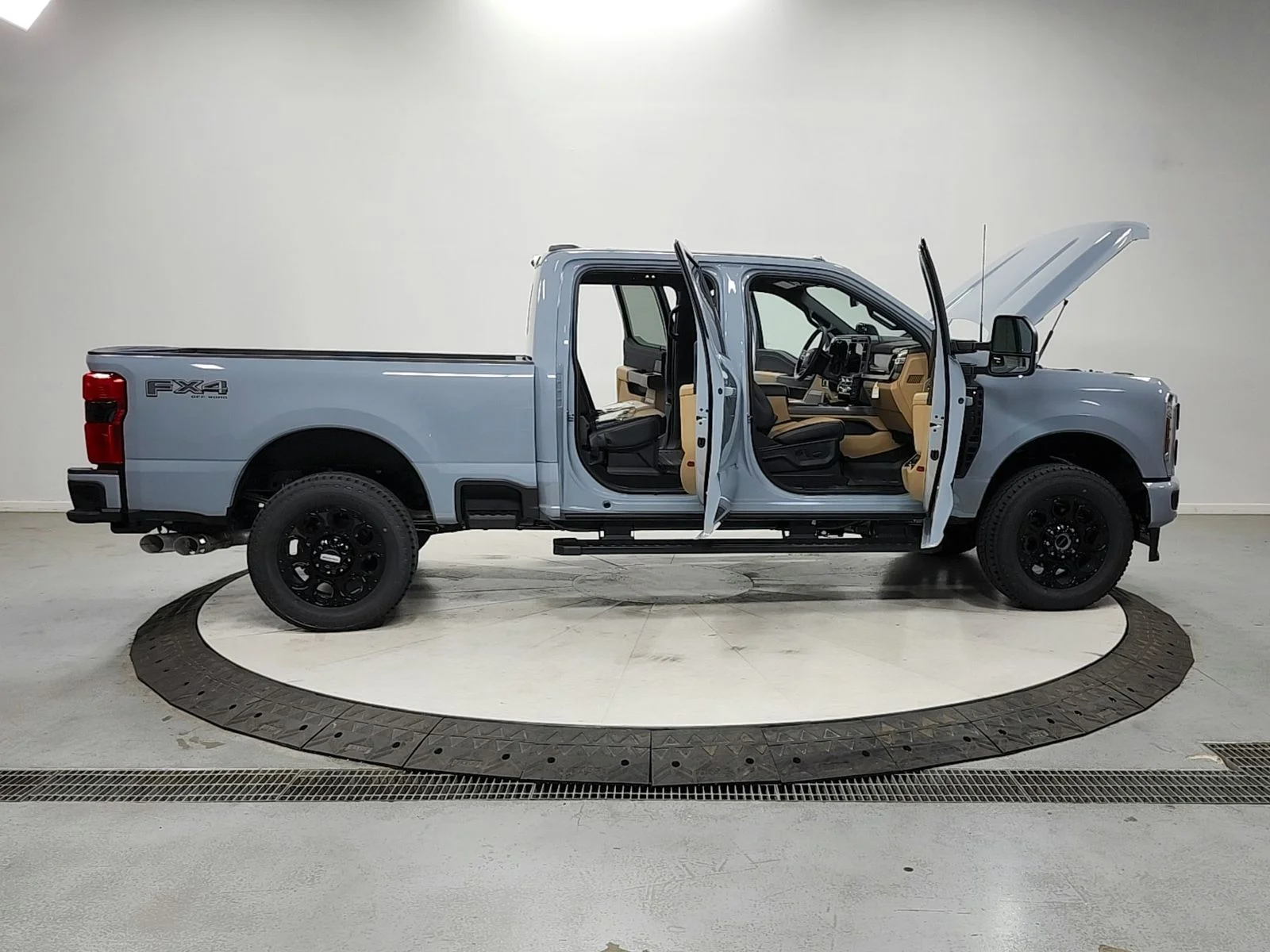New 2026 Glacier Gray Metallic Tri-Coat Ford F-250® Lariat® image 16