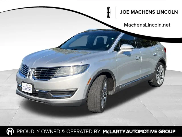 Used 2017 Silver Lincoln Reserve image 1