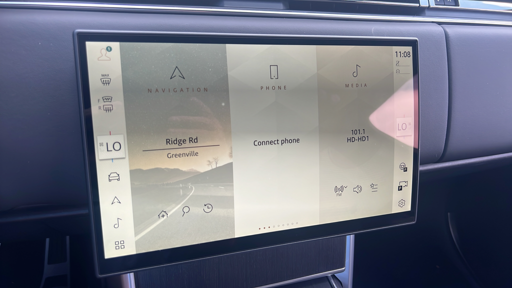 New 2027 White Land Rover SE image 26