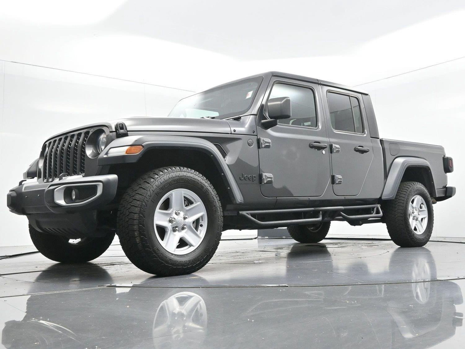 Used 2023 Granite Crystal Metallic Clearcoat Jeep Sport S image 41