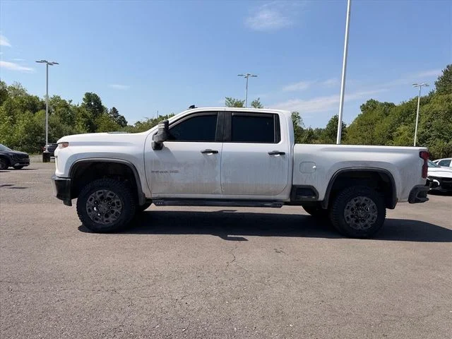 Used 2023 White Chevrolet Custom image 4
