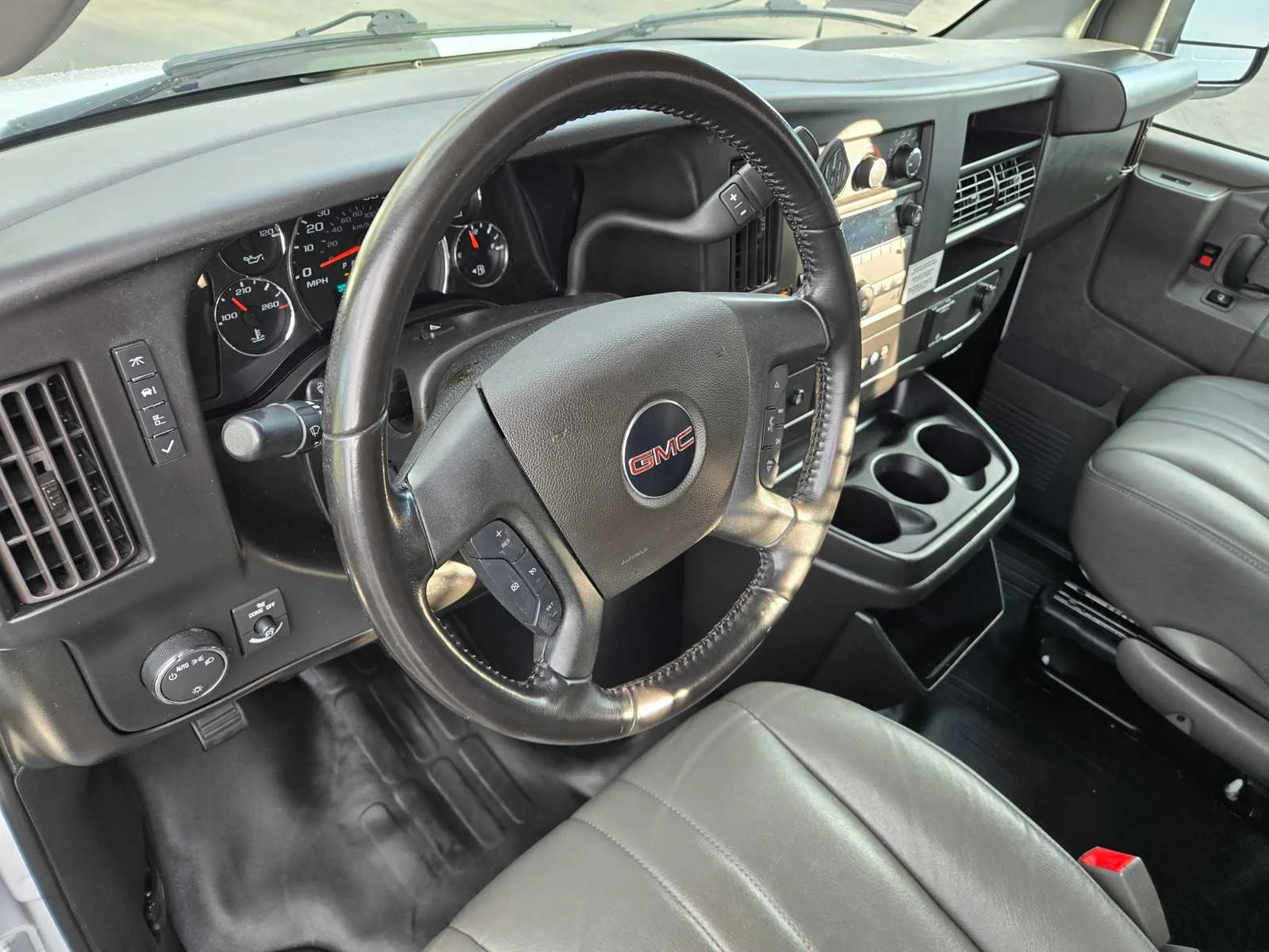 Used 2023 SUMMIT WHITE GMC 1WT image 11