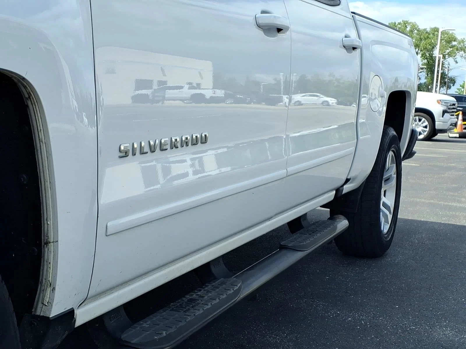 Used 2018 Summit White Chevrolet LT image 32