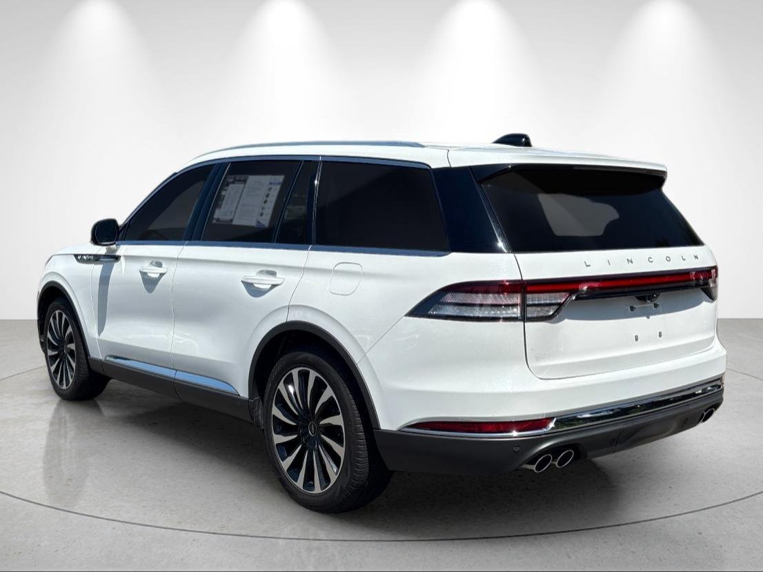Used 2025 Pristine White Metallic Tri-Coat Lincoln Premiere image 3
