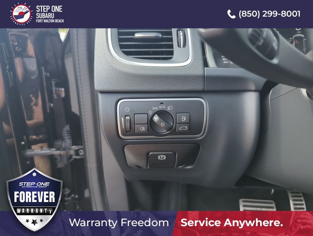 Used 2018 Black Volvo T5 image 20